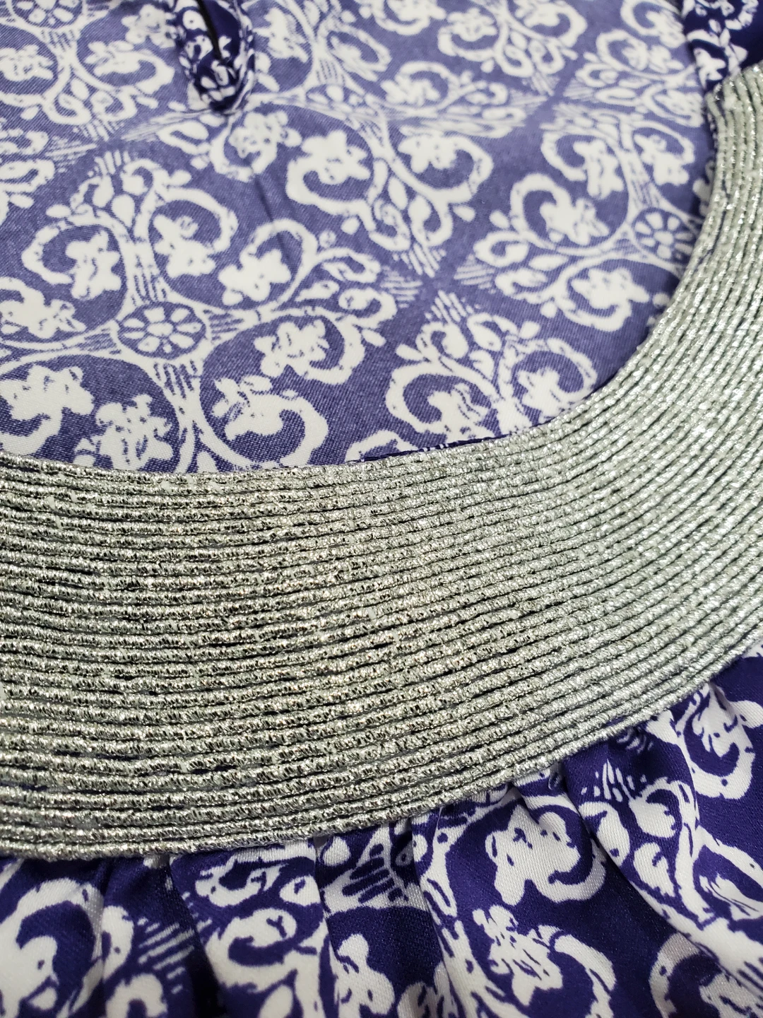 Gap Purple and White Patterned Top with Silver Detail - Size S - photo 3