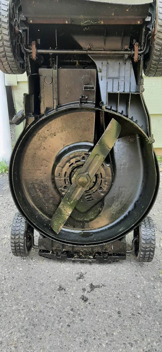 LawnMaster Electric Lawnmower NOT WORKING - photo 3