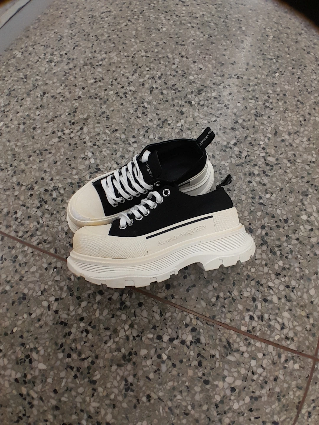 Alexander McQueen Sneaker Women's Size EU 37 or US/CA Size 6.5 - photo 3