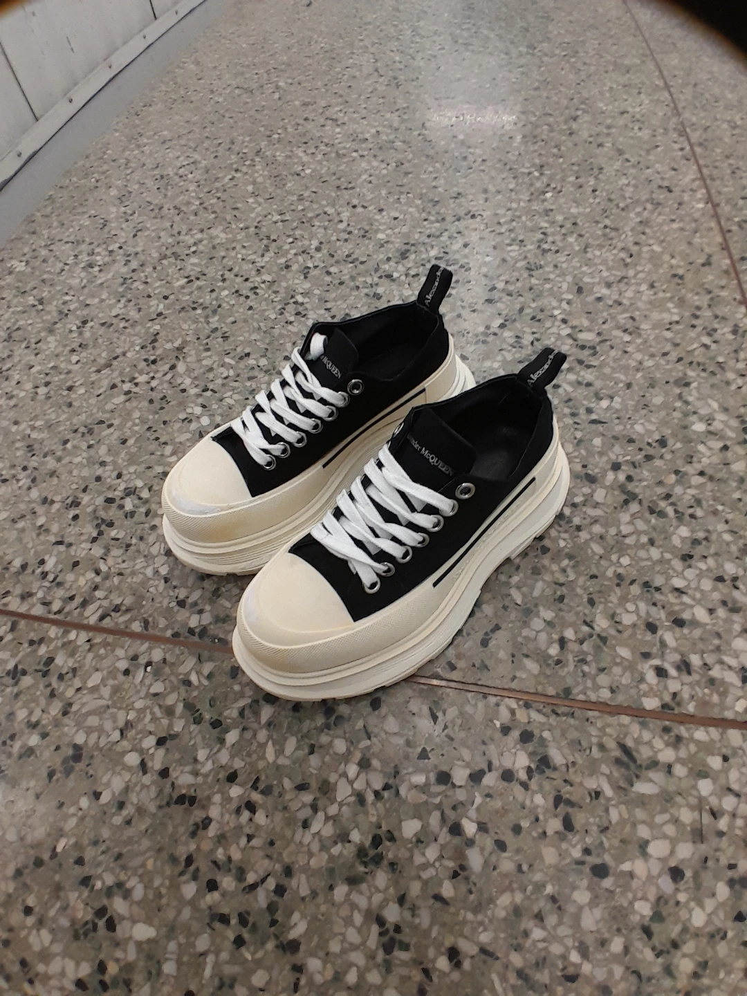 Alexander McQueen Sneaker Women's Size EU 37 or US/CA Size 6.5 - photo 5