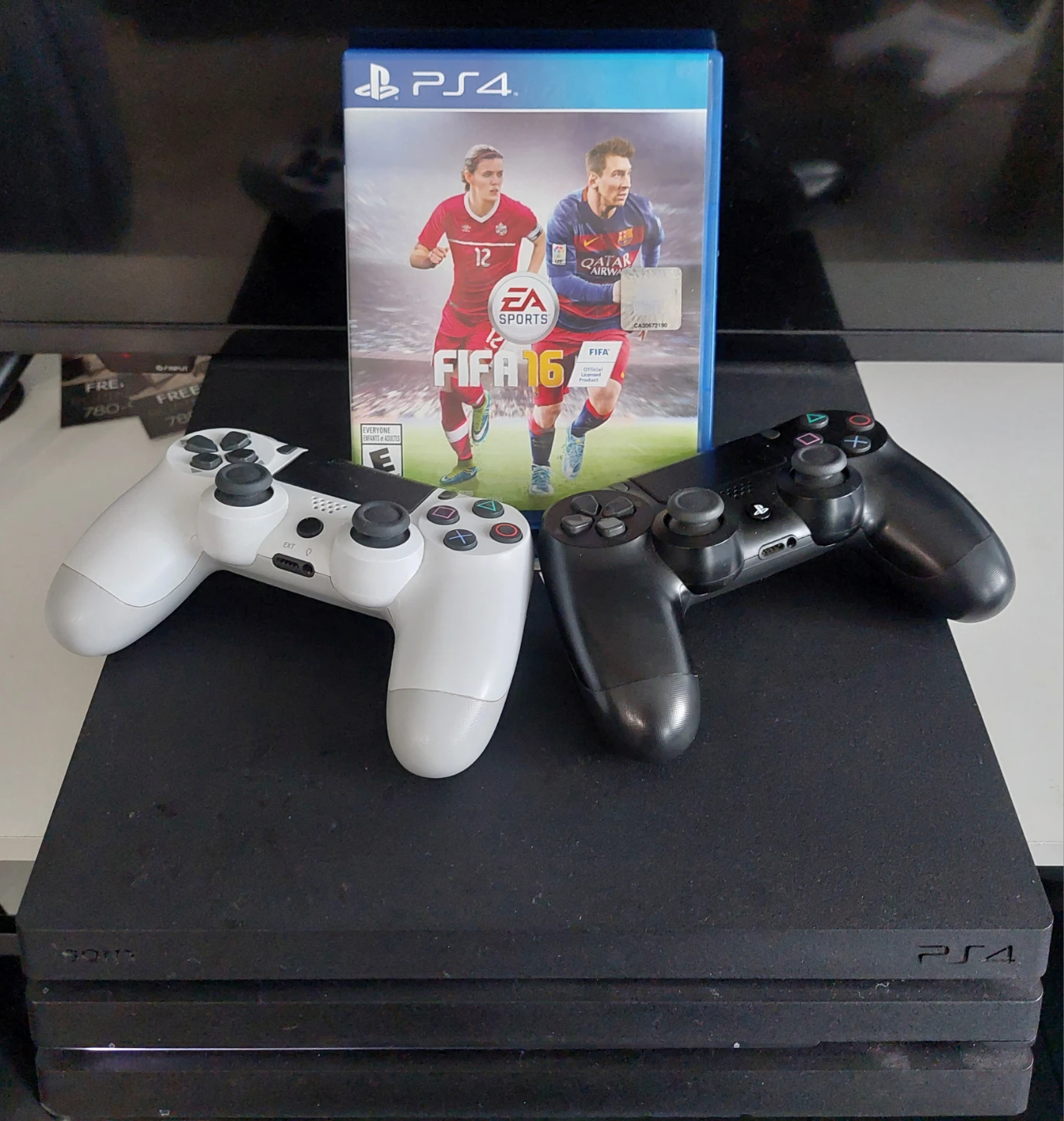 PlayStation 4 FIFA 16 Bundle