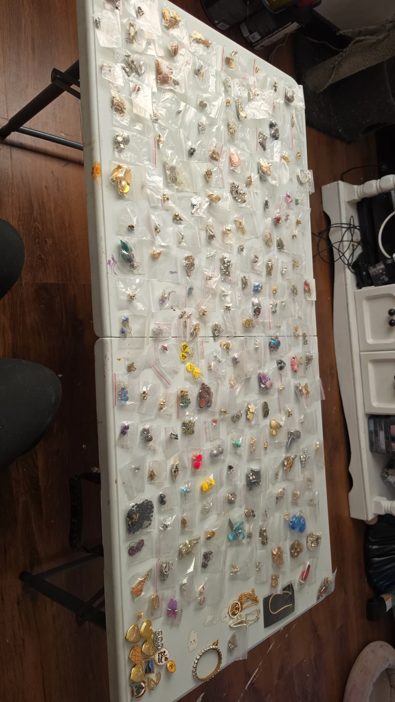 Assorted lot of jewellery charms and pendants