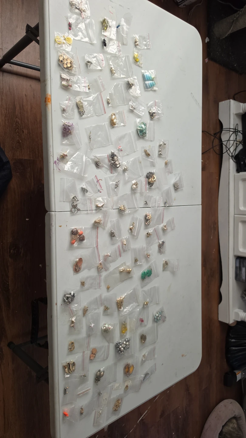 Assorted lot of jewellery charms and pendants - photo 2
