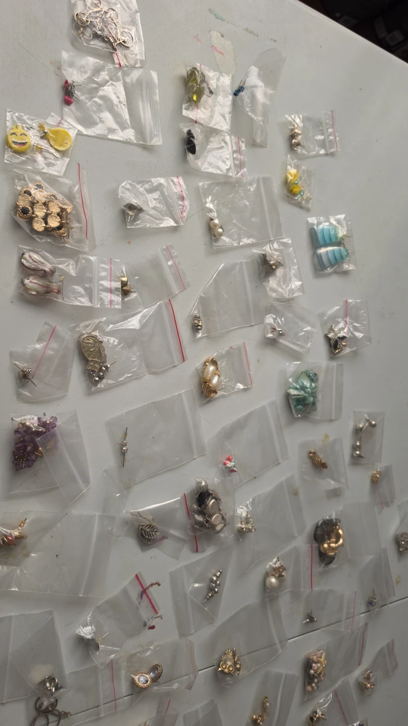Assorted lot of jewellery charms and pendants - photo 4