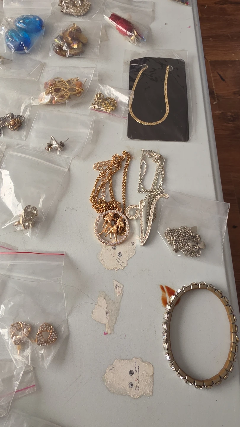 Assorted lot of jewellery charms and pendants - photo 5