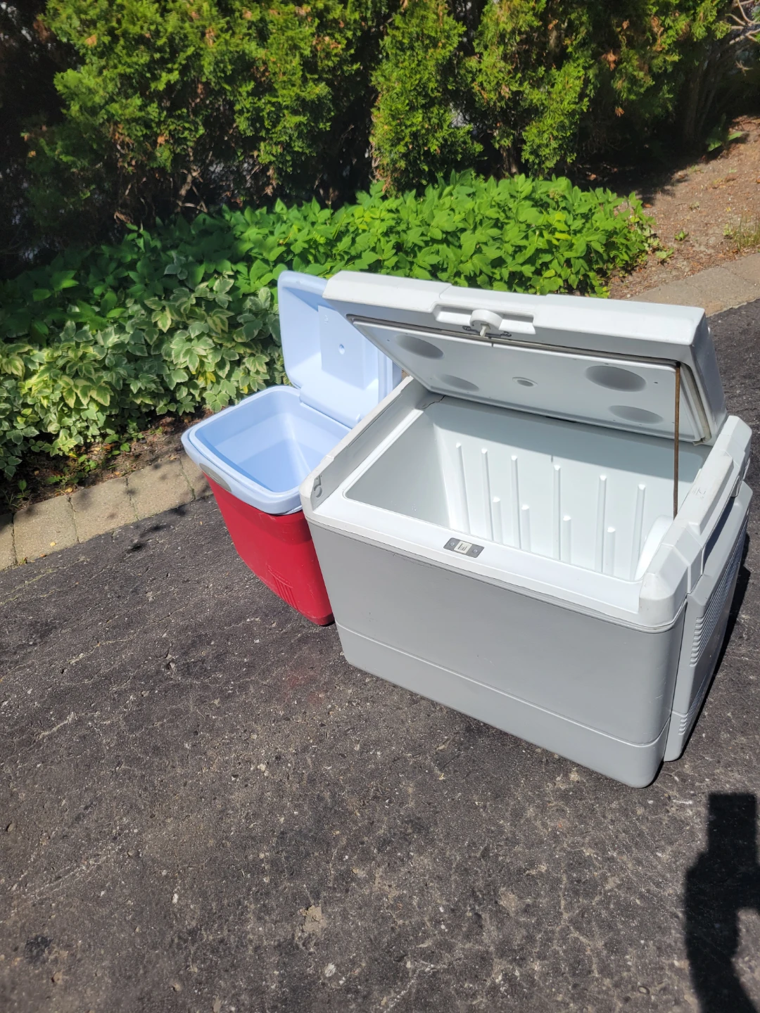 12V  White and Red Coleman - photo 4