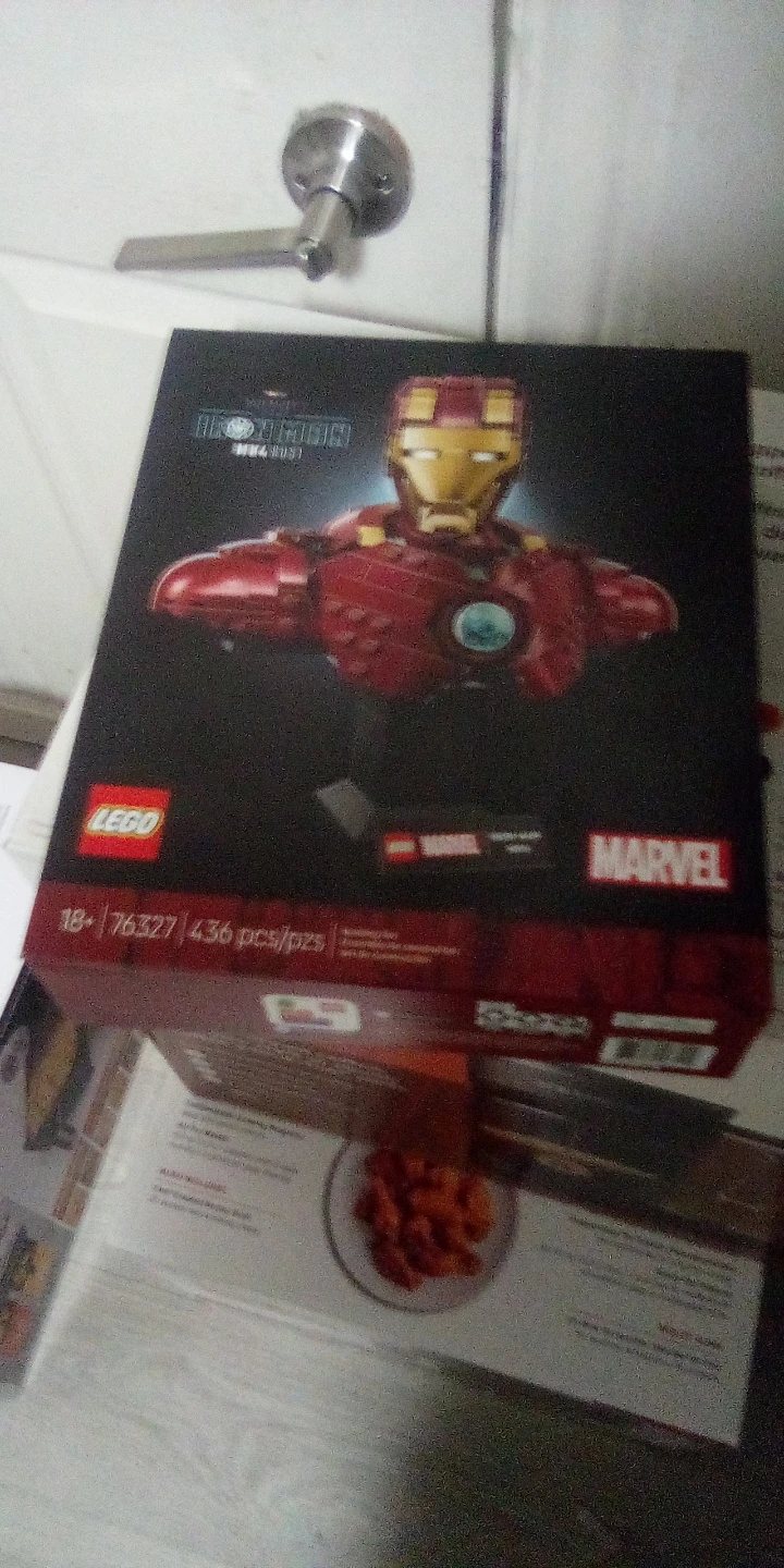LEGO Marvel Iron Man Bust 76327 Never Opened