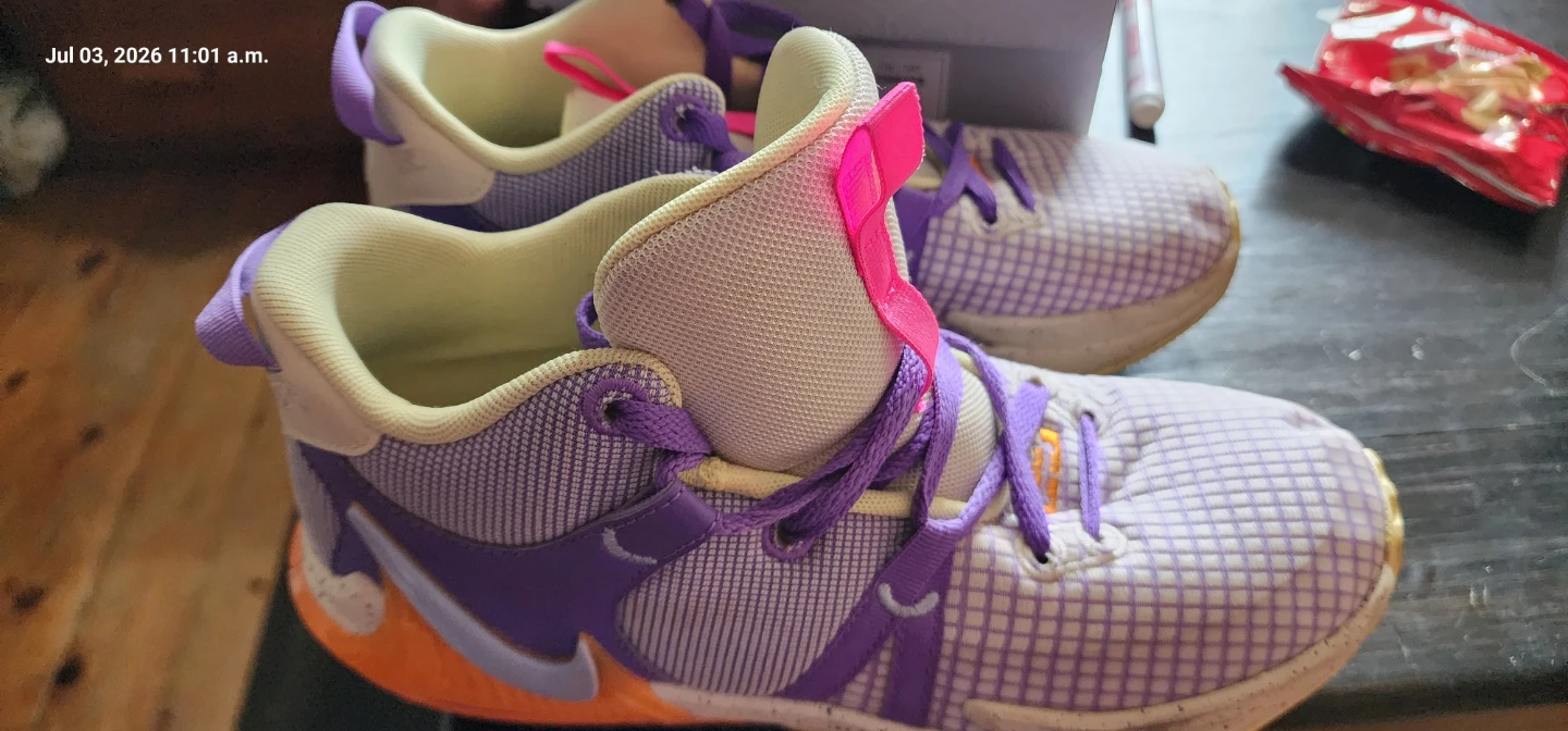 Nike LeBron Witness 7 basketball