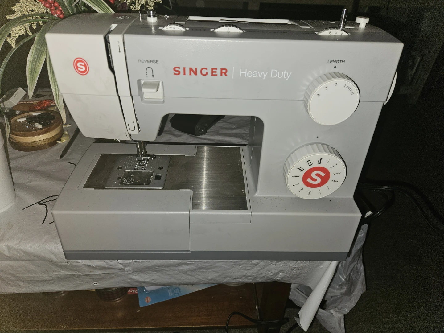Singer Sewing Machine - photo 2