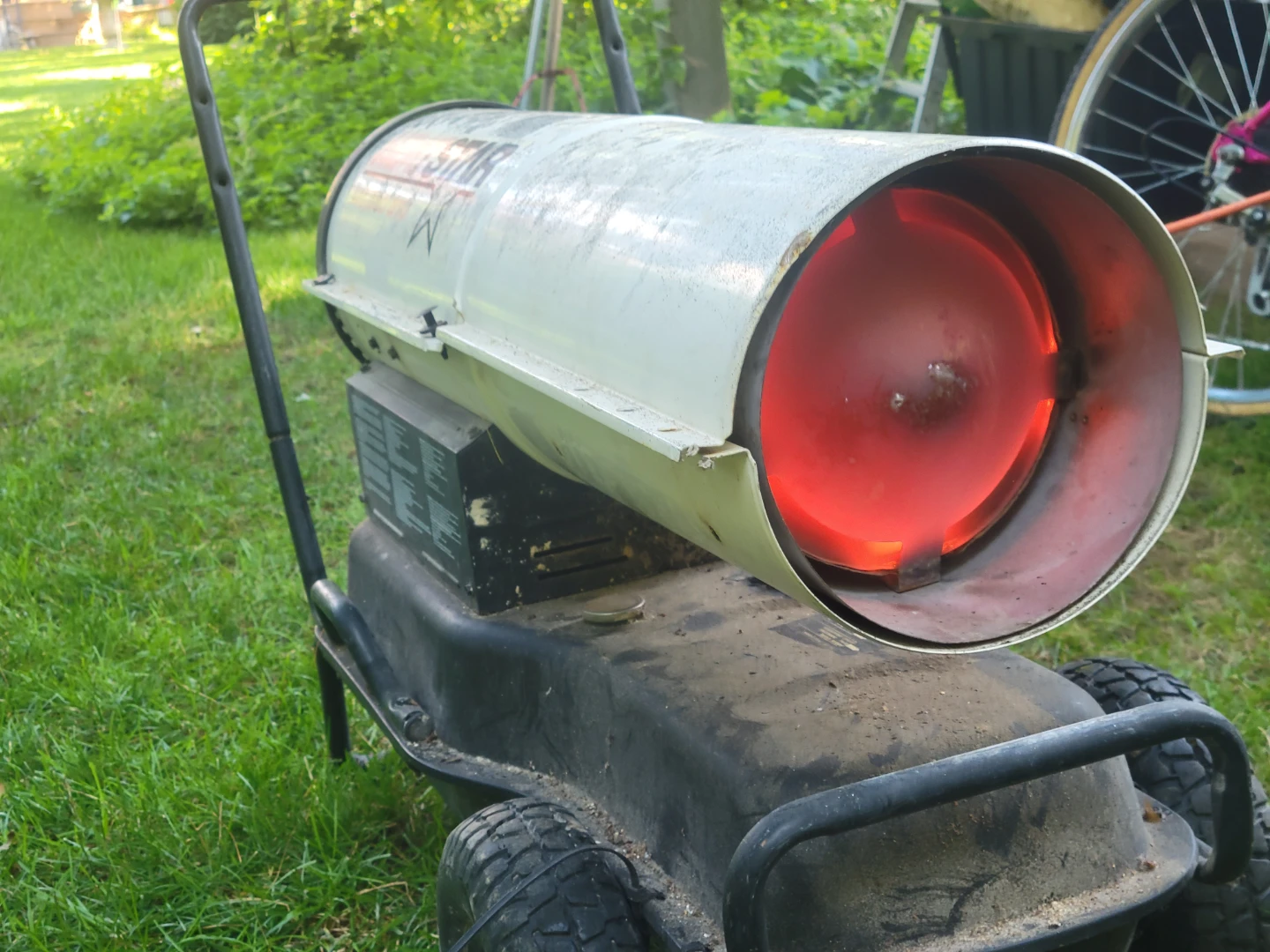 Heat Star 140,000 BTU diesle/kerosene Heater - photo 3