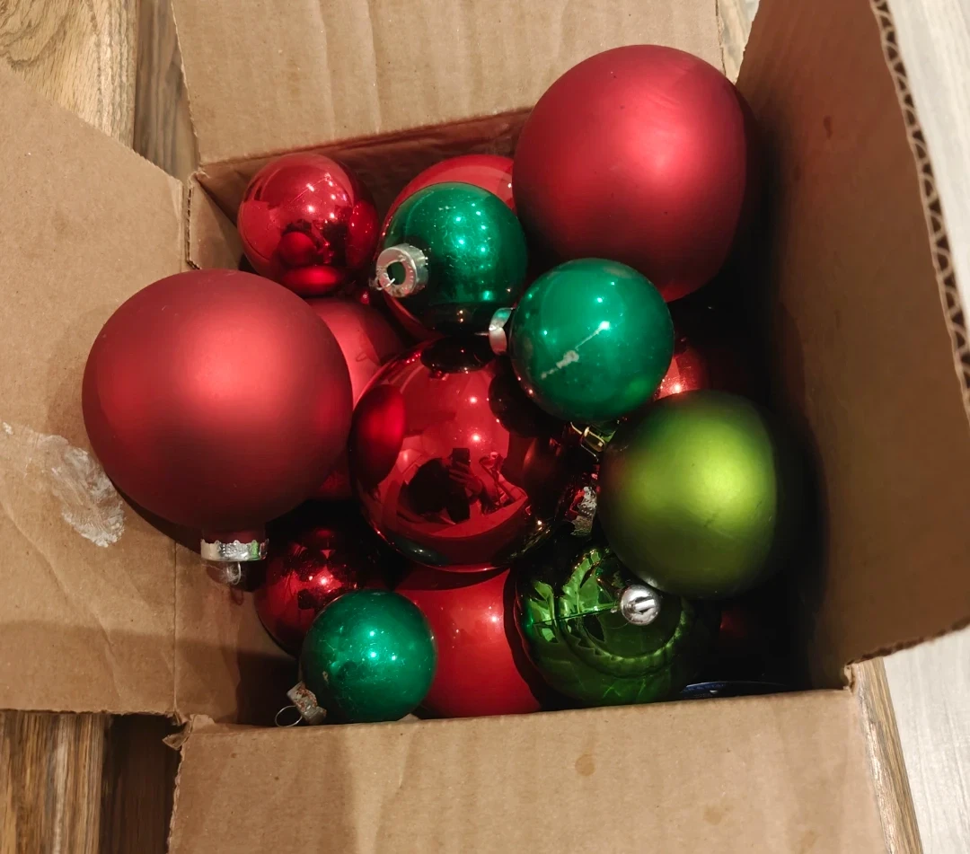 Box of Crystal Christmas Ornaments - photo 3