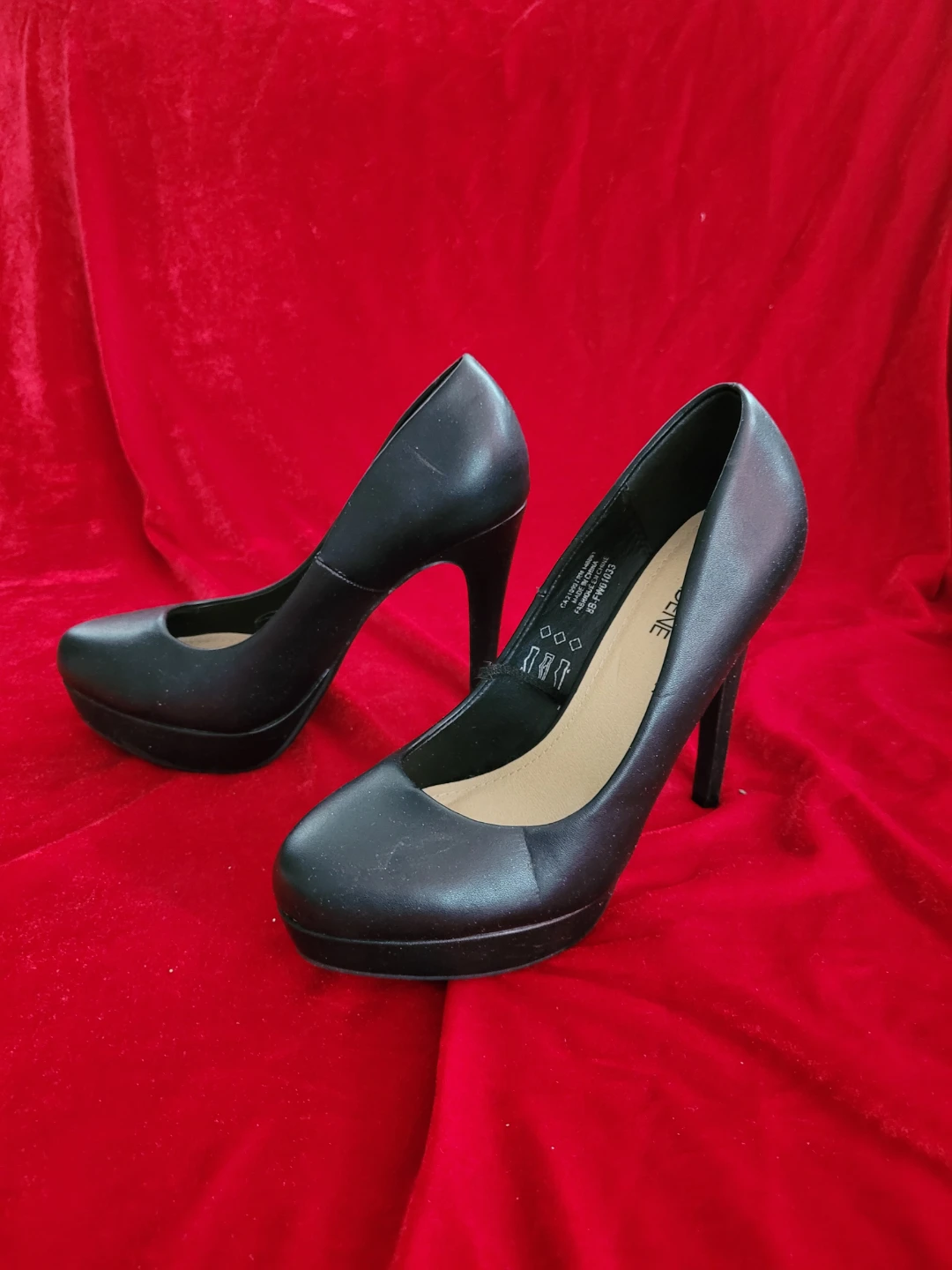 Never worn - Ardene Black Faux Leather Platform Heels - Size 7