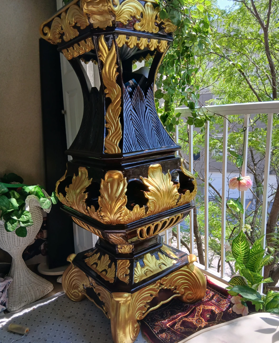 Ornate Black and Gold Pedestal Stand