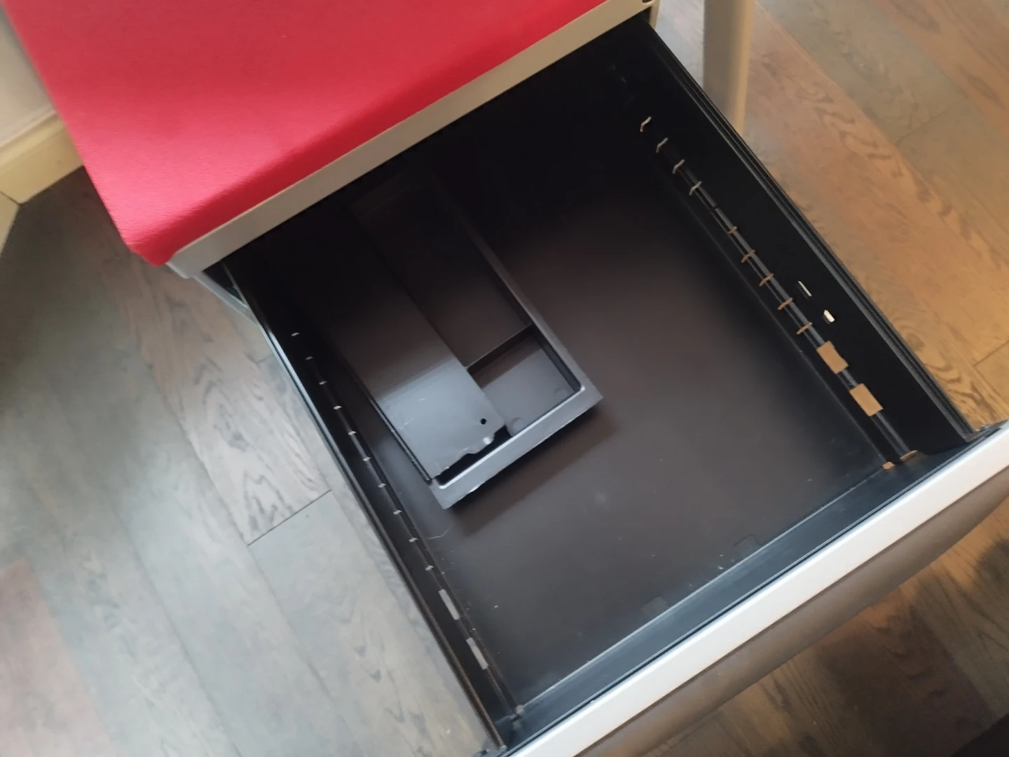 Kidney-shaped Haworth desk with rolling file cabinet - photo 4