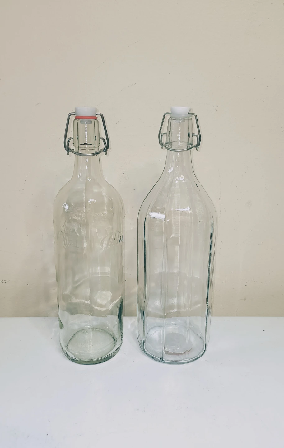 2x Bottles w/Stopper
