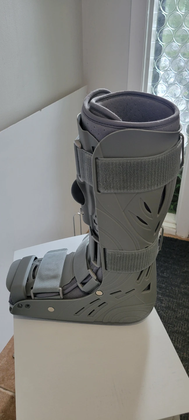 EUC Tall Air Cam Fracture Walker Boot - Medium - photo 3
