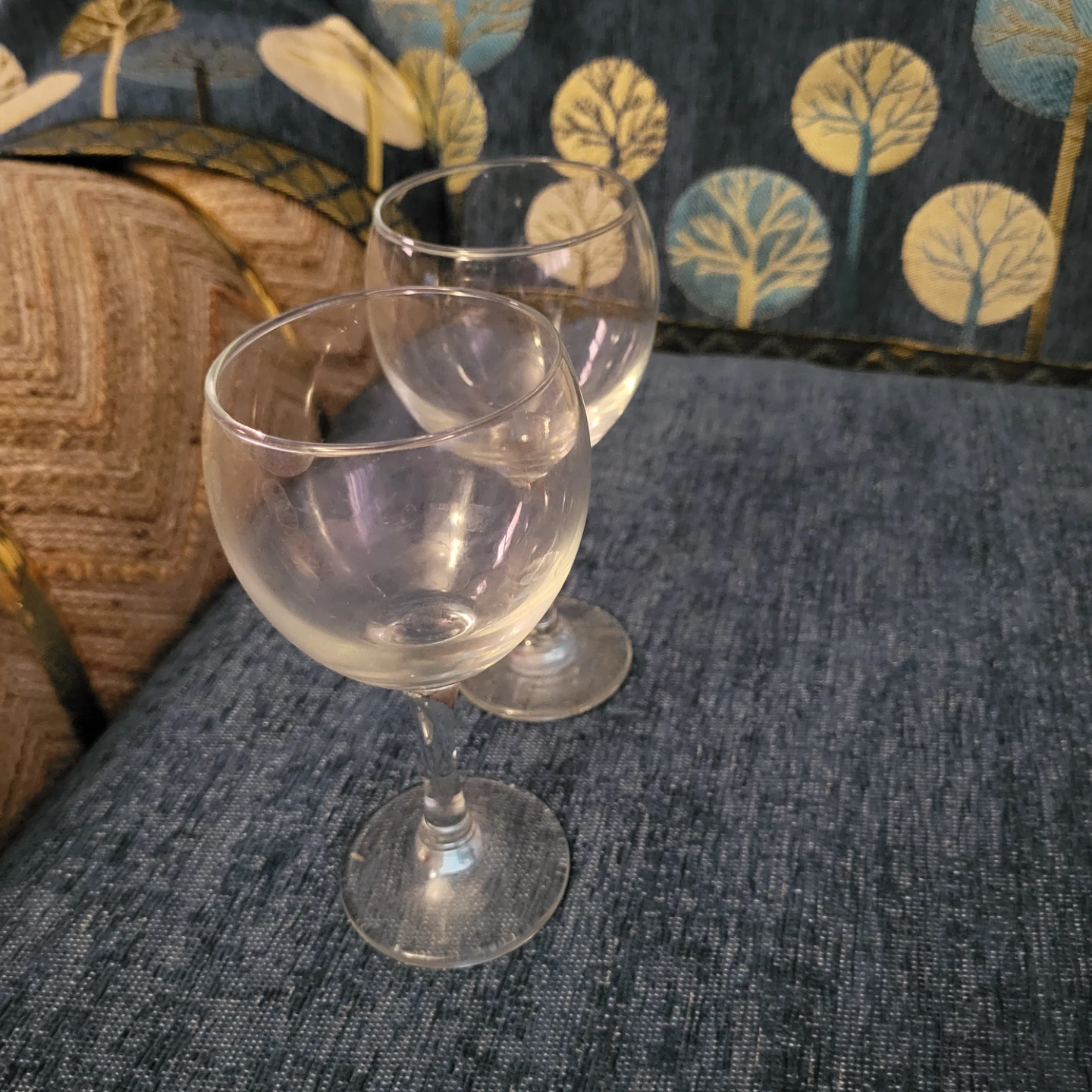 Set of 2 Clear Wine Glasses