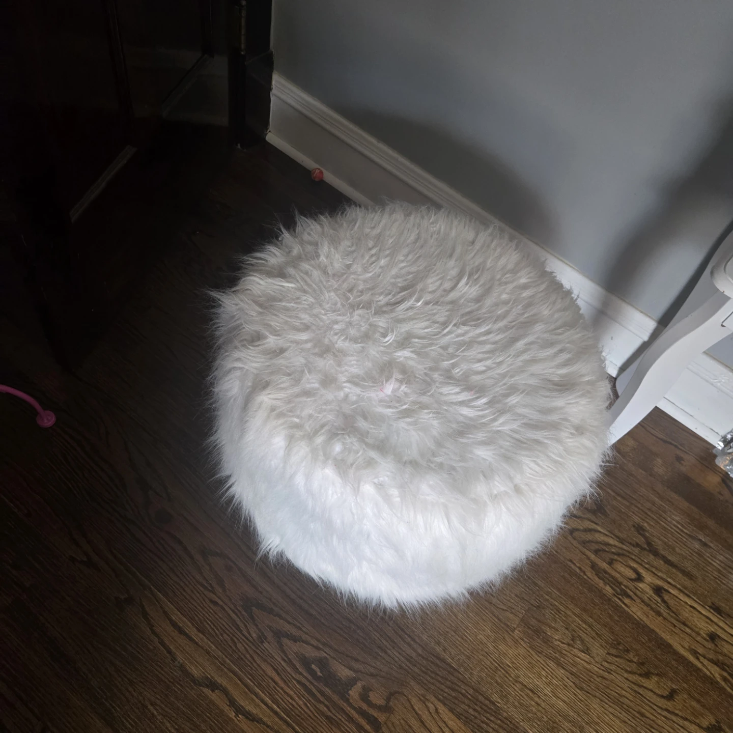 White Faux Fur Round Ottoman - photo 2