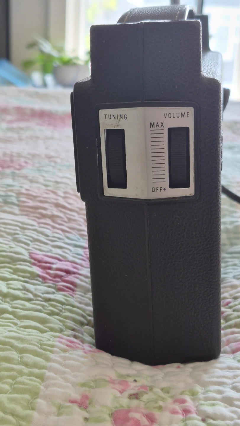 General Electric "Two-Way Power" AM/FM Radio - photo 4