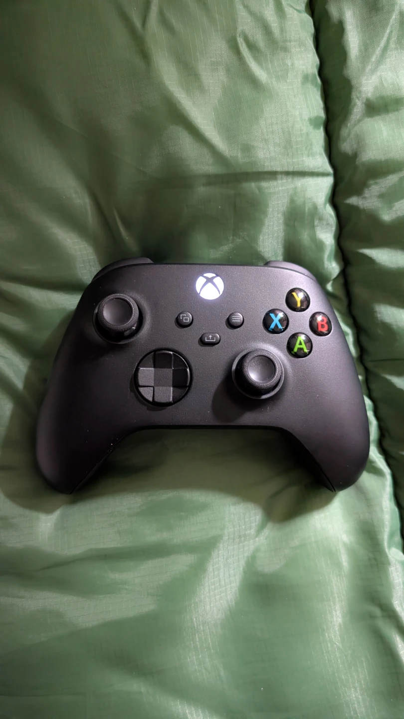 Microsoft Xbox Wireless Controller in Carbon Black