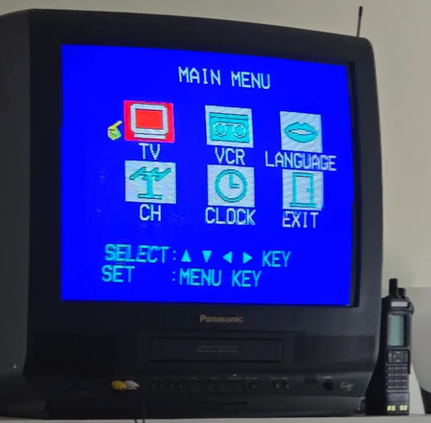 CRT TV VCR COMBO UNIT 20 inch