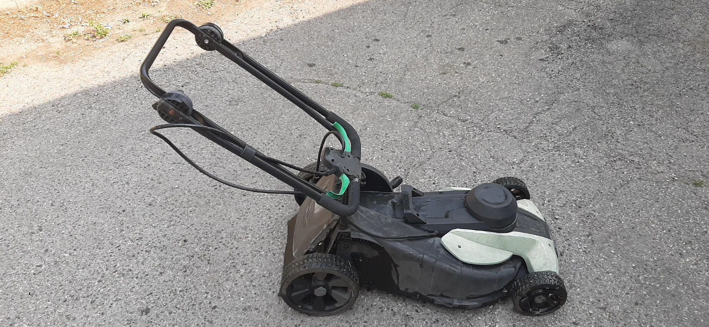 Lawnmaster Compact 16" Electric Lawnmower - photo 4