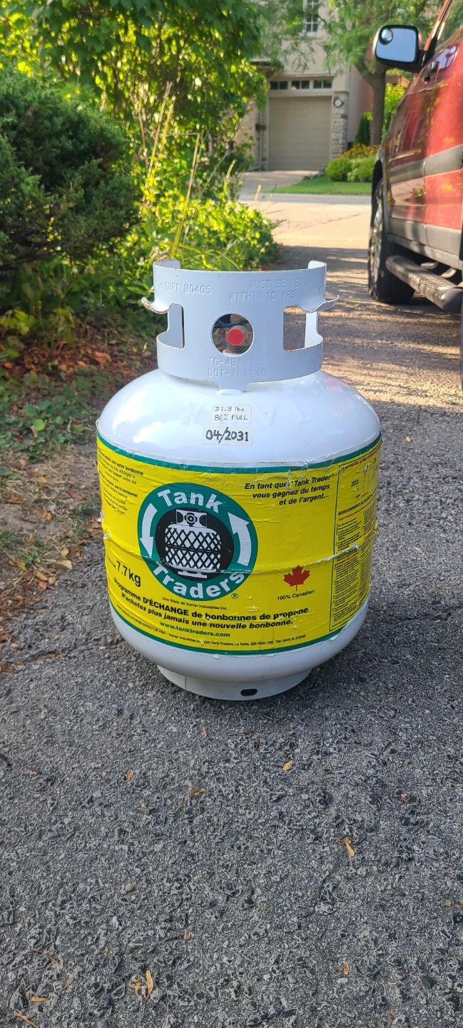 New / Almost Full Propane Tank 20lb - Expires 4/2031 - photo 2