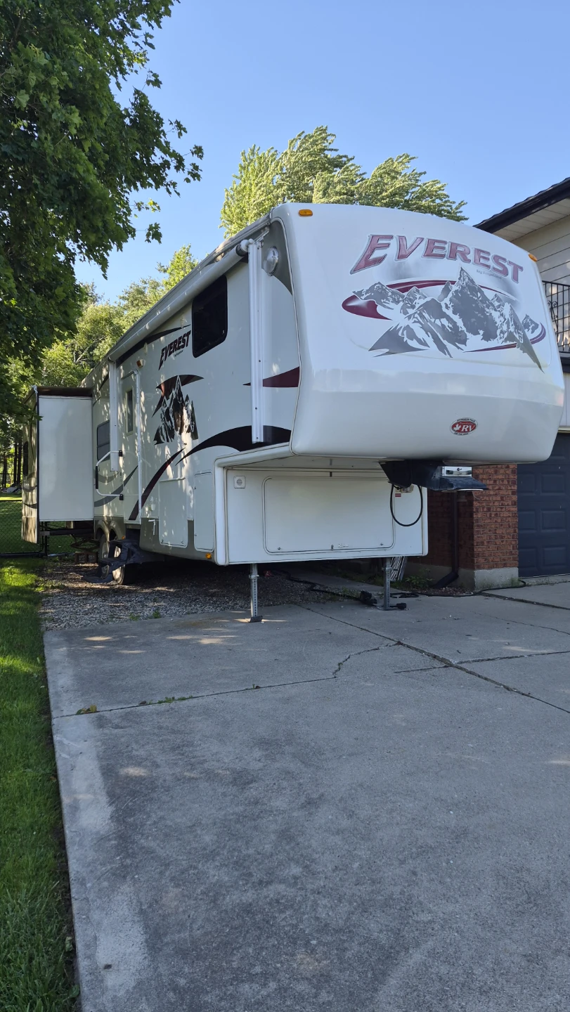 Keystone Everest Fifth Wheel RV