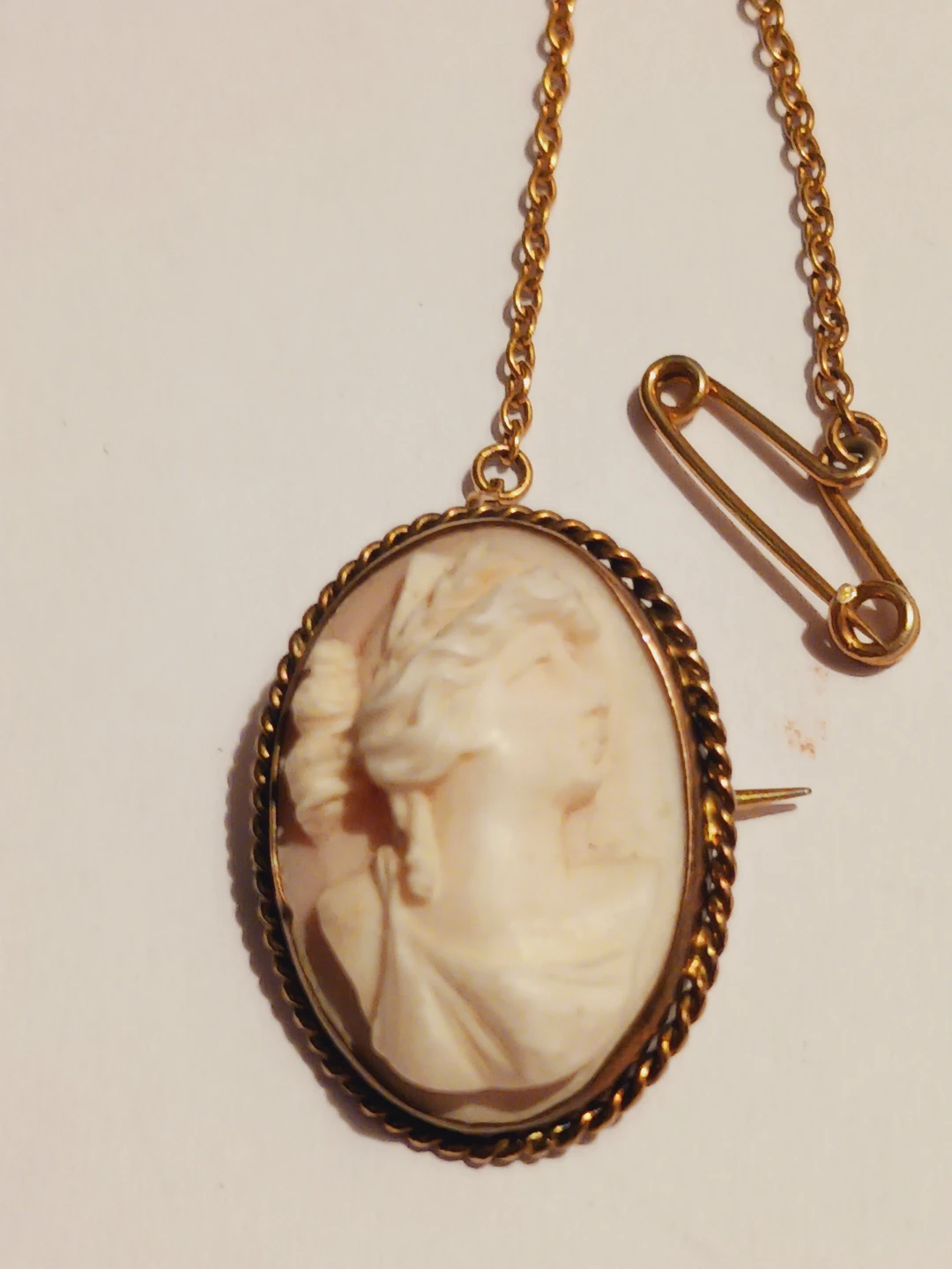 Antique Cameo Brooch with Safety Chain - photo 2