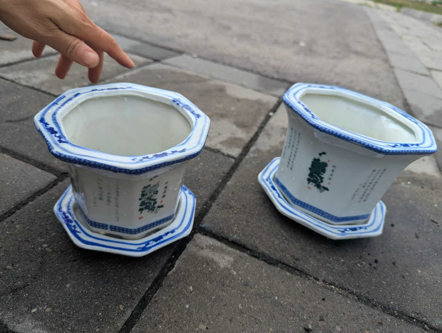 Pair of Ceramic Planters with Saucers - photo 3