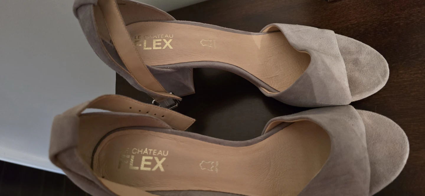 Le Château FLEX Grey Suede Block Heel Sandals - photo 3