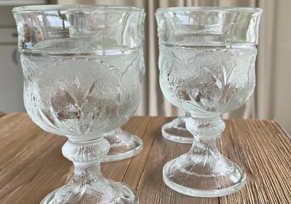 Indiana pebble glass goblet - photo 2