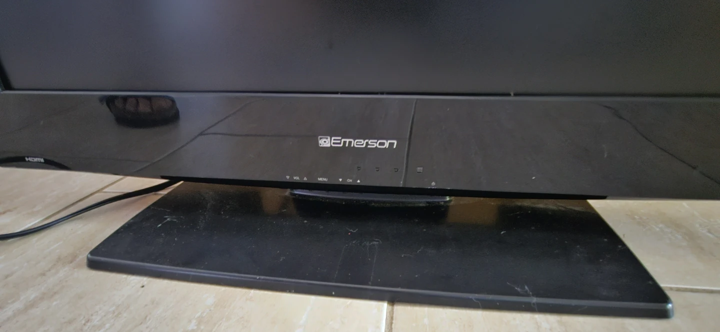 Emerson 26" Flat Screen TV - photo 2