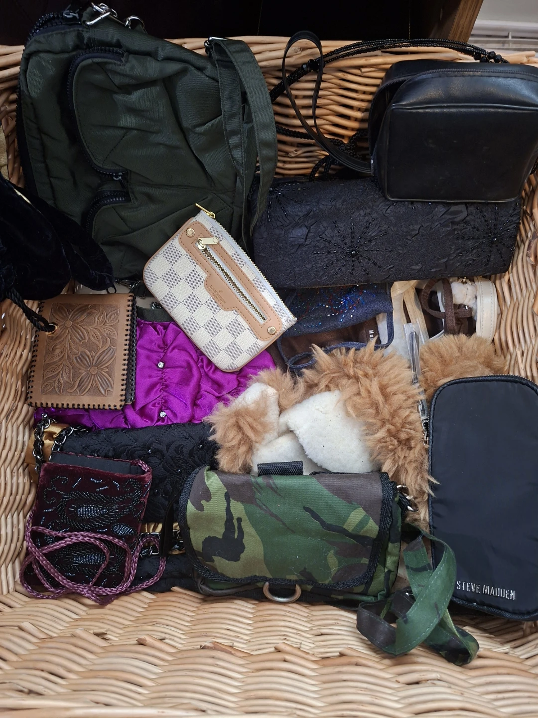 Wicker basket full of bags purses and wallets, 20 plus pieces - photo 2