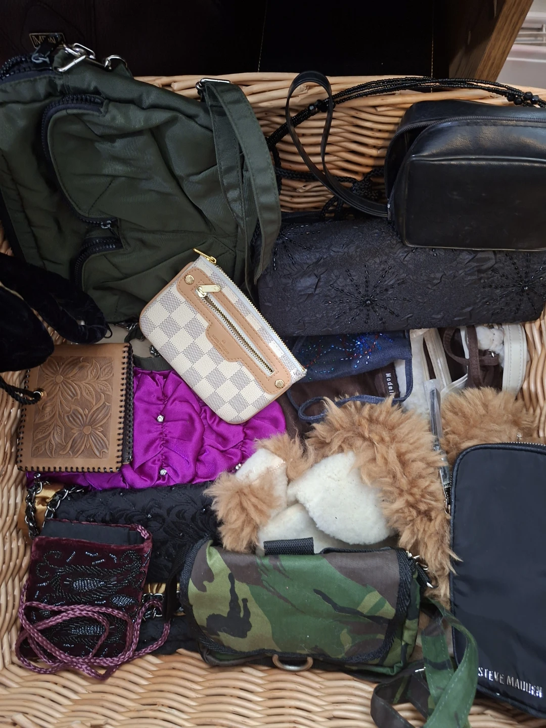Wicker basket full of bags purses and wallets, 20 plus pieces - photo 3