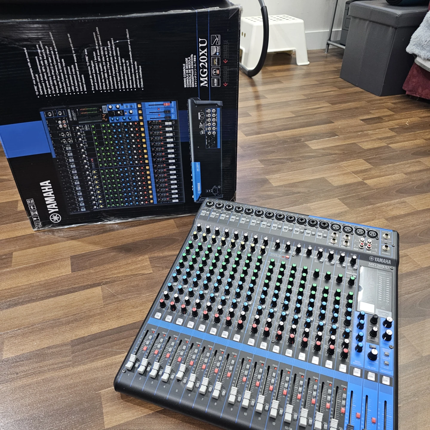 Yamaha MG20XU Mixing Console - photo 2