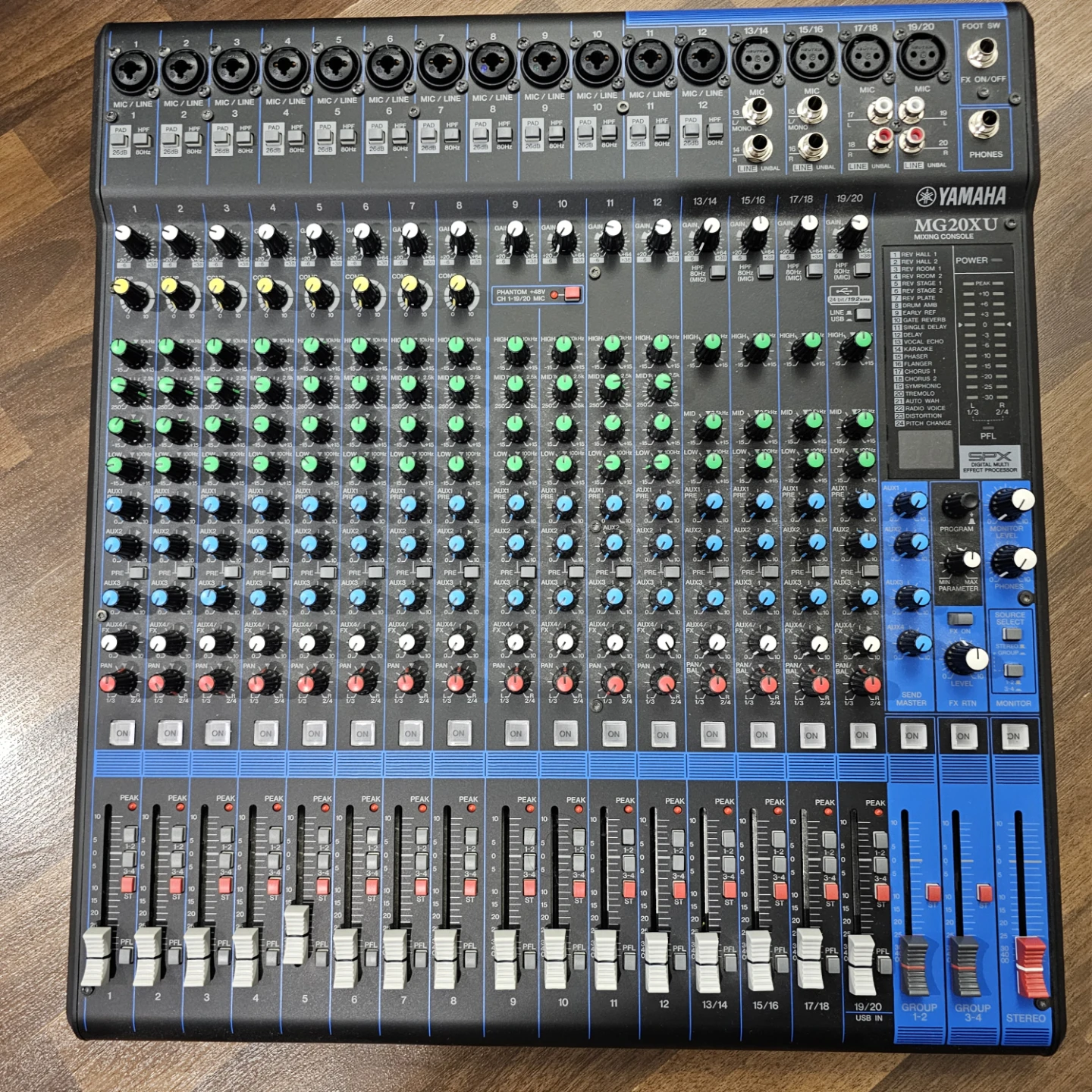 Yamaha MG20XU Mixing Console - photo 3