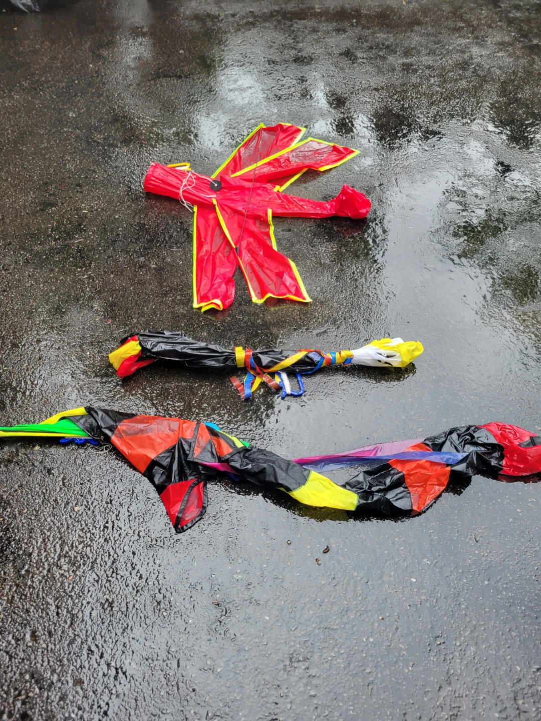 Assorted Kites Bundle 3for-$10 - photo 3