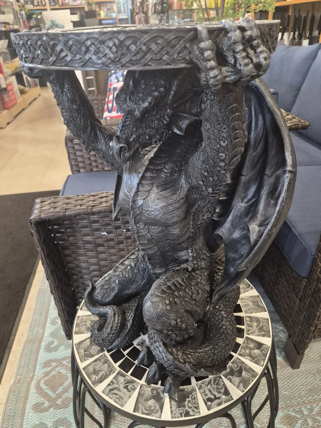 New unique resin Dragon Accent Table amazing details - photo 3