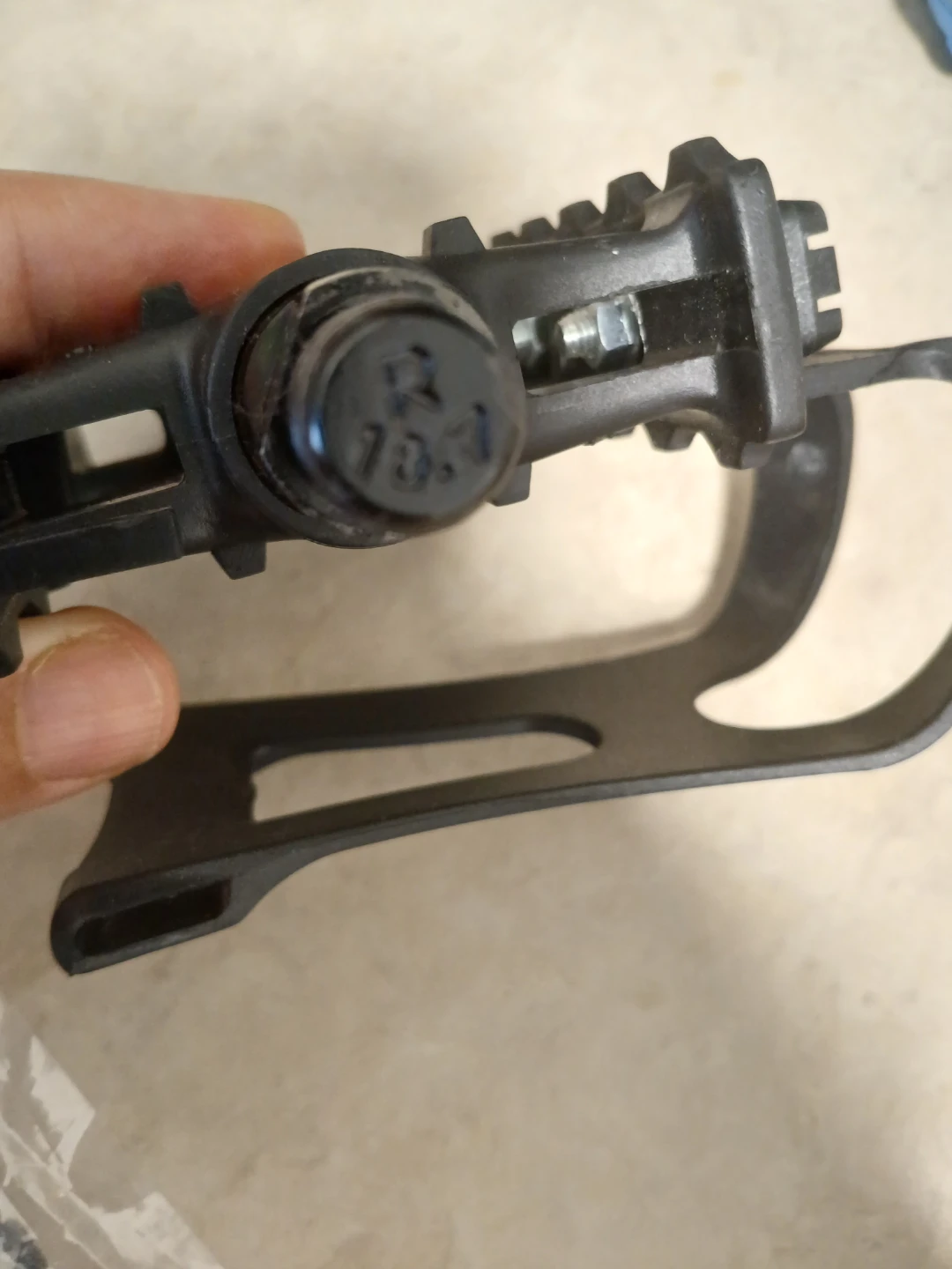 Pédales de vélo noires avec attaches