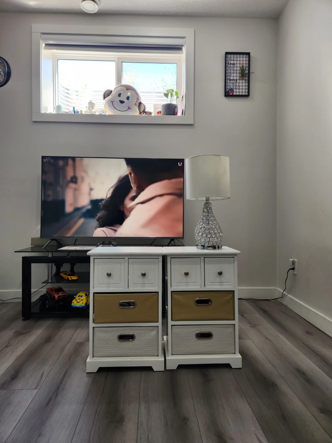 White Side Table with free lamp
