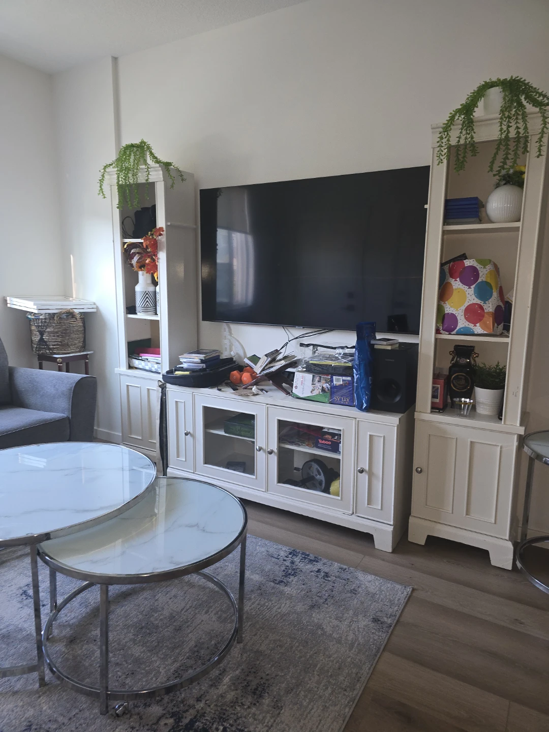 Moving sale! modern living room furniture in good  condition. - photo 3