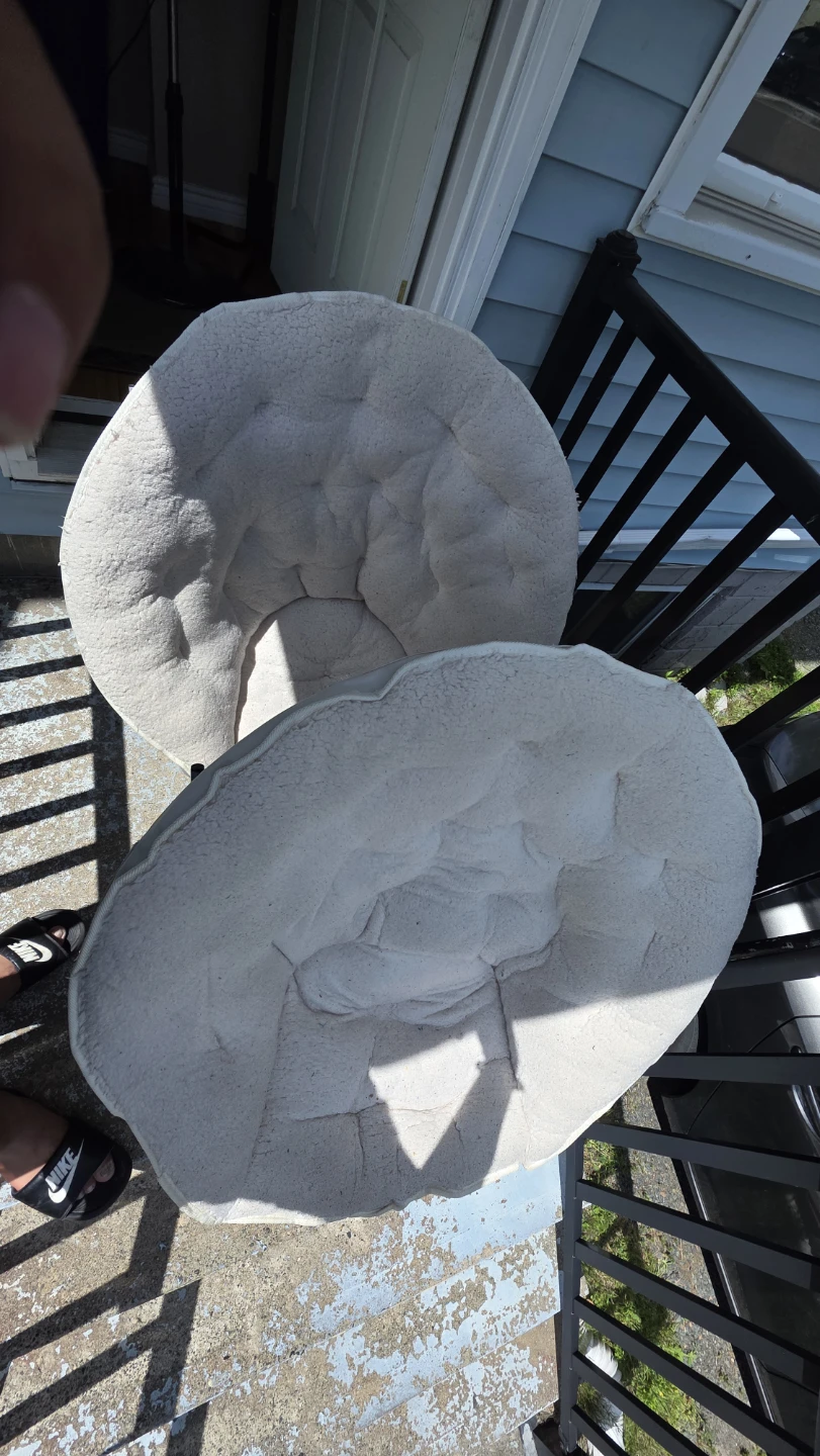 Pair of Cozy saucer chairs - photo 2