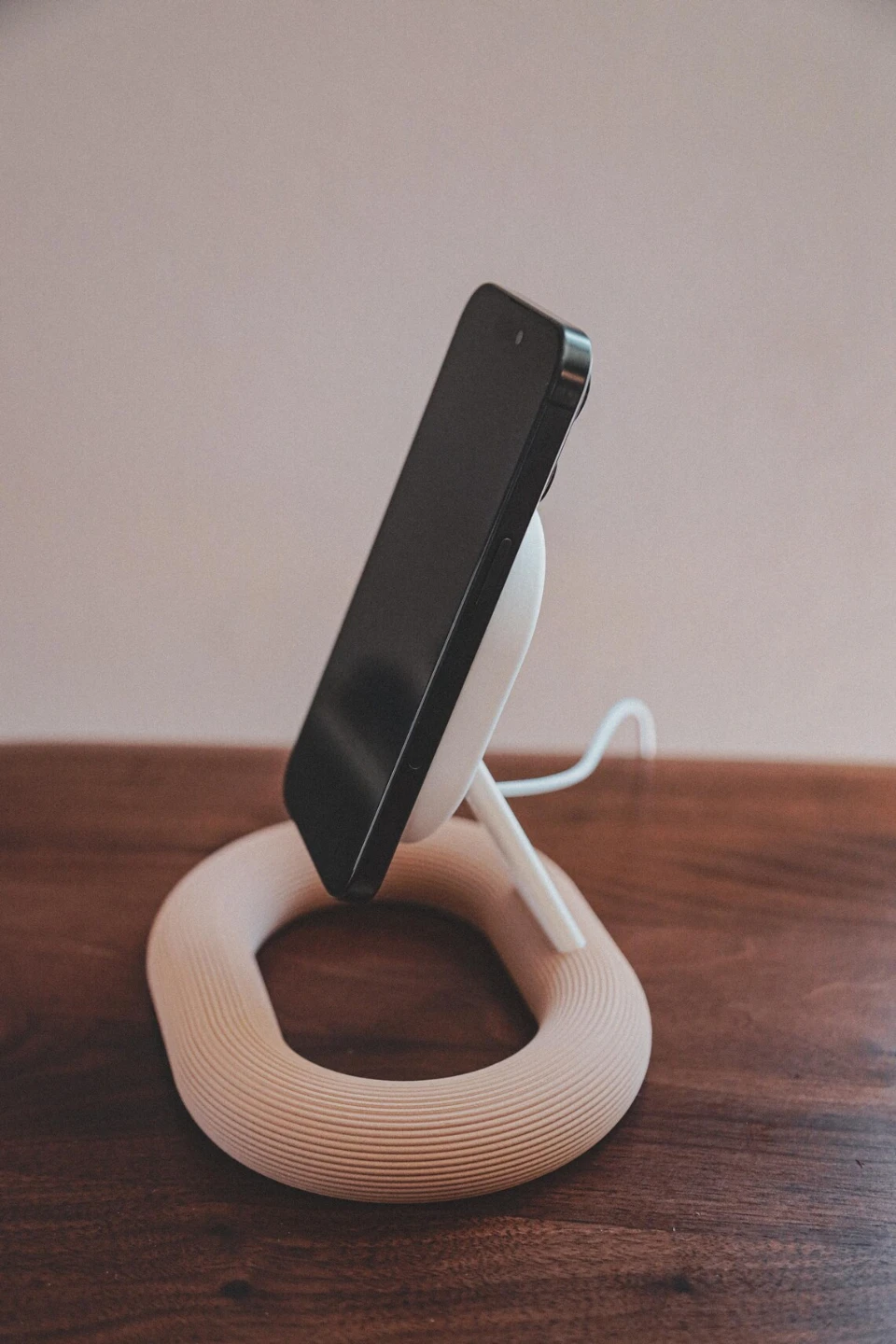 Floating iPhone MagSafe holder - photo 3