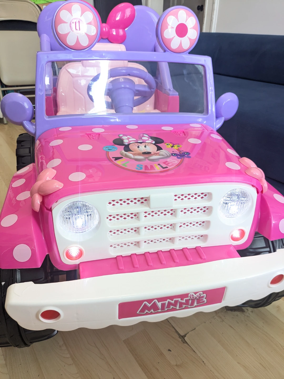 Minnie Mouse's Flower Power 4 x 4 Electric Ride On Car - photo 3