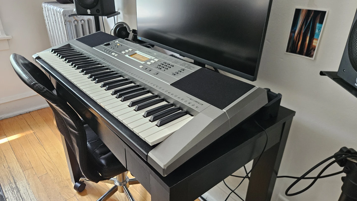 Yamaha PSR-E353 Keyboard
