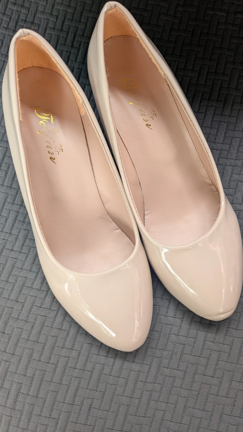Women's Champagne Patent Pumps sz 8-8.5 - photo 2