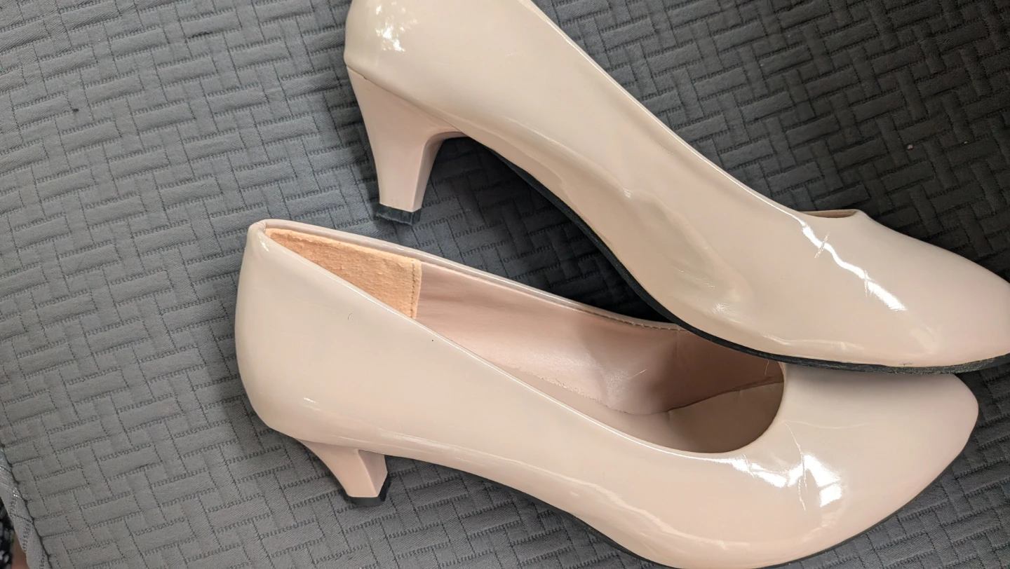 Women's Champagne Patent Pumps sz 8-8.5 - photo 3