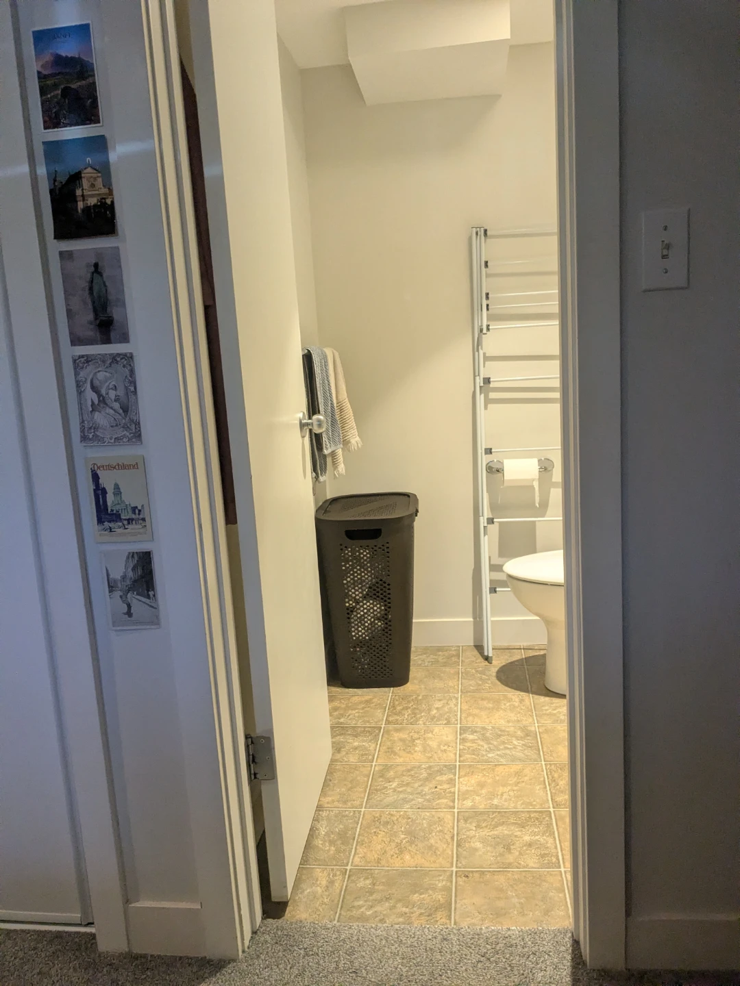 Room for rent in Banff Trail! - photo 4