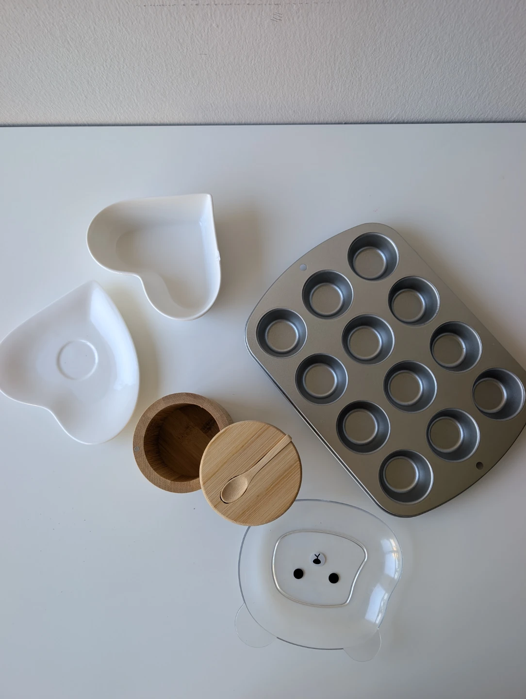 Mini Muffin Pan and Heart-Shaped Dishes Set